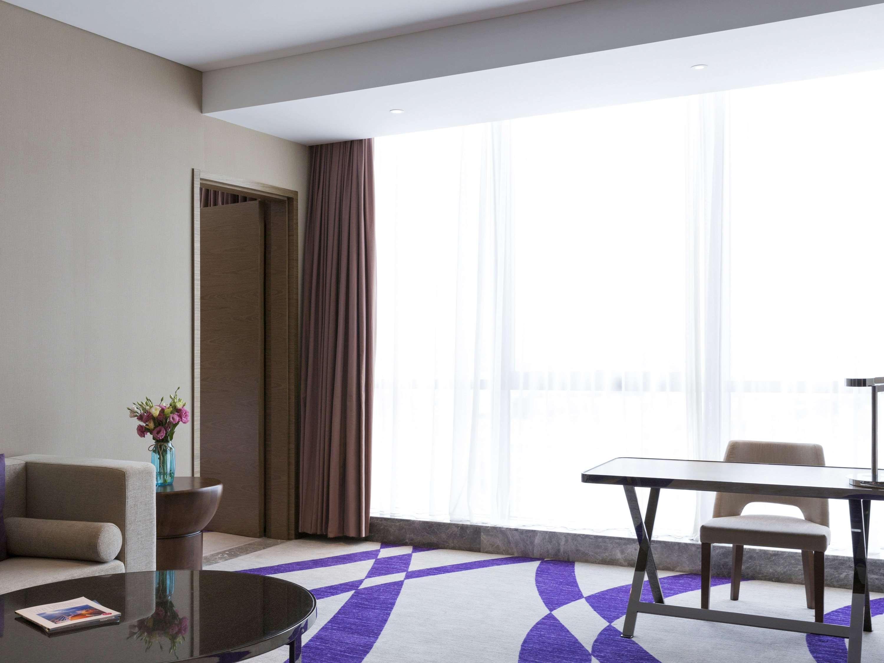 Novotel Rizhao Suning Exteriör bild
